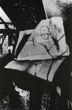 Marcel Duchamp, Unhappy Readymade — the Box in a Valise version
